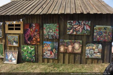 «Дорогой пчел». Г.А. Зюганов принял участие в празднике Большой Спас в Музее-заповеднике «Горки Ленинские»