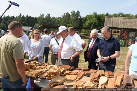 «Дорогой пчел». Г.А. Зюганов принял участие в празднике Большой Спас в Музее-заповеднике «Горки Ленинские»