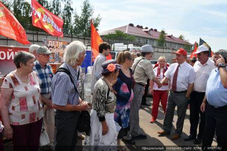 Г.А. Зюганов проводил на Донбасс 100-й гуманитарный конвой КПРФ