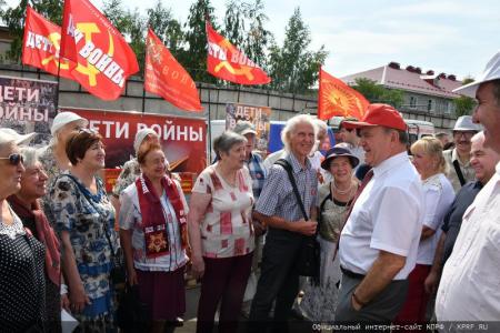 Г.А. Зюганов проводил на Донбасс 100-й гуманитарный конвой КПРФ