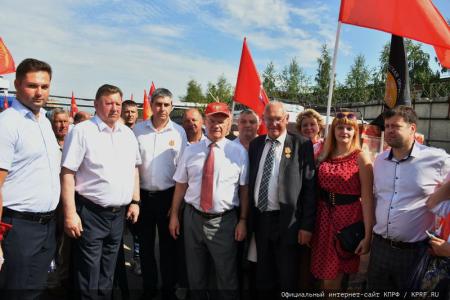 Г.А. Зюганов проводил на Донбасс 100-й гуманитарный конвой КПРФ