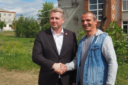Кандидат в губернаторы Свердловской области Александр Ивачёв открыл спортплощадку в селе Курьи