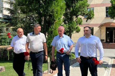 Крым. Ю.П. Синельщиков возложил цветы к памятнику В.И.Ленину