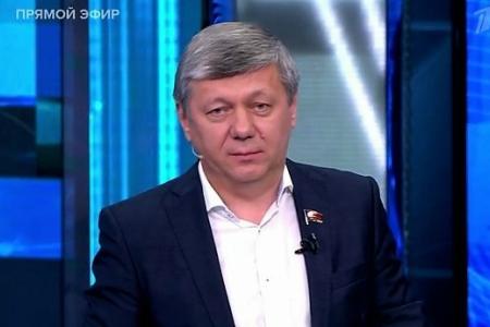 Дмитрий Новиков на Первом канале о необходимости твёрдых ответов на провокации, работе Ельцин-центра и примере Венесуэлы
