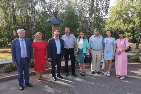 Московская область. Депутаты-коммунисты Мособлдумы Александр Наумов и Олег Емельянов посетили оборонное предприятие АО НПП «Звезда» в Томилино
