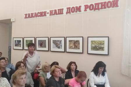 Юрий Афонин встретился с абаканскими дачниками, которые столкнулись с попыткой рейдерского захвата своих участков