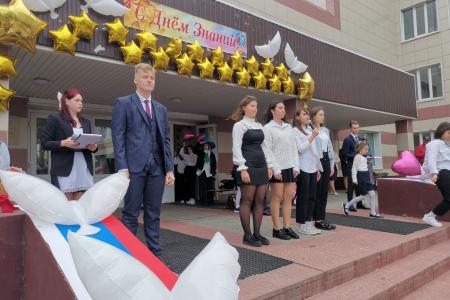 Московская область. Александр Наумов поздравил с Днем знаний педагогов и учеников Домодедовской школы № 1