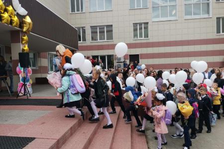 Московская область. Александр Наумов поздравил с Днем знаний педагогов и учеников Домодедовской школы № 1