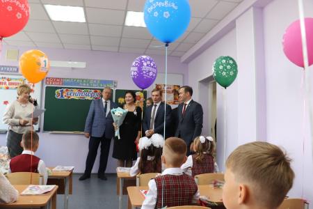 Юрий Афонин и Валентин Коновалов приняли участие в школьных линейках в Абакане и Саяногорске