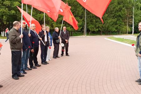 «Пусть подвиг наших дедов вдохновляет нас на новые свершения!» Коммунисты в Брянске отметили 77-ю годовщину окончания 2-й мировой войны