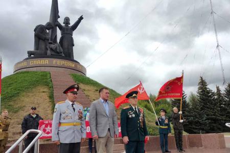 В Чувашии коммунисты в честь Победы над Японией возложили цветы к Вечному огню