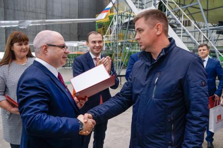 Воронеж. Участники Семинара-совещания руководителей и партактива КПРФ посетили авиазавод