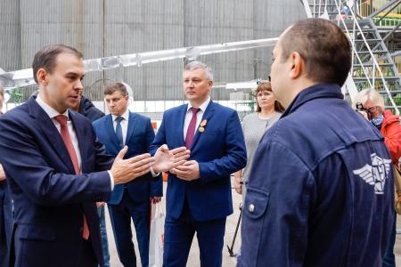 Воронеж. Участники Семинара-совещания руководителей и партактива КПРФ посетили авиазавод