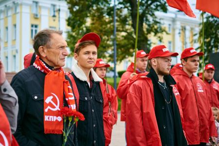 В день 77-летия окончания Второй Мировой войны, Нижегородский обком КПРФ организовал возложение цветов к Вечному огню в Нижегородском Кремле