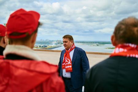В день 77-летия окончания Второй Мировой войны, Нижегородский обком КПРФ организовал возложение цветов к Вечному огню в Нижегородском Кремле
