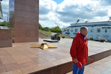 Коммунисты и сторонники КПРФ города Иваново возложили цветы в день окончания Второй мировой войны
