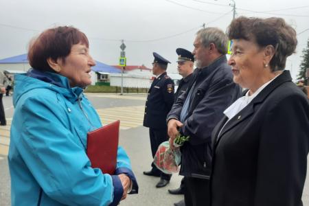 Депутаты Тюменской областной Думы Тамара Казанцева и Иван Левченко приняли участие в открытии сквера Героя Советского Союза Александра Григорьевича Филонова, уроженца Тюменской области