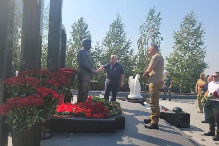 Делегация КПРФ под руководством К.К. Тайсаева почтила память Александра Захарченко в Донецке