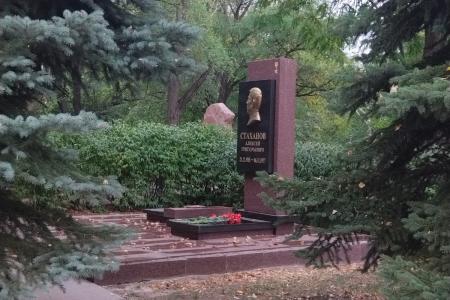 Делегация КПРФ под руководством К.К. Тайсаева почтила память Александра Захарченко в Донецке