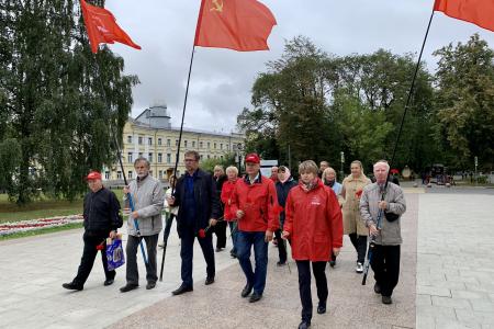 Ярославские коммунисты почтили память павших во Второй мировой войне