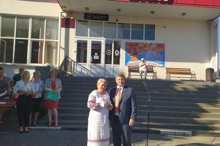 Лидер белгородских коммунистов Станислав Панов поздравил студентов с Днем знаний