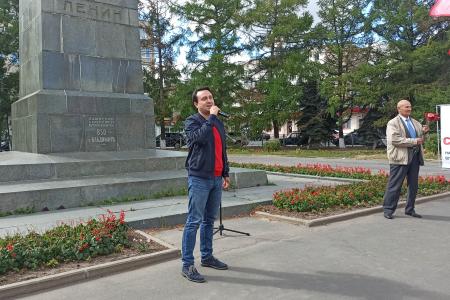 Владимирские коммунисты провели митинг в поддержку кандидата в губернаторы Антона Сидорко