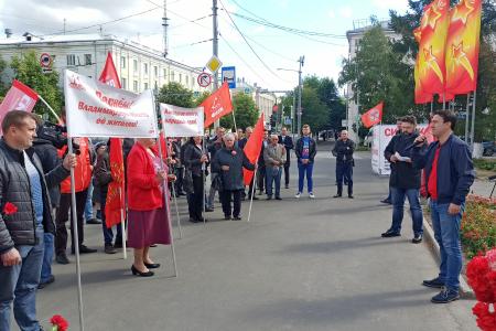 Владимирские коммунисты провели митинг в поддержку кандидата в губернаторы Антона Сидорко