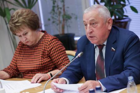 Н.М.Харитонов и Б.О.Комоцкий отметили необходимость доработки правительственного законопроекта о втором этапе инвестквот в сфере рыболовства