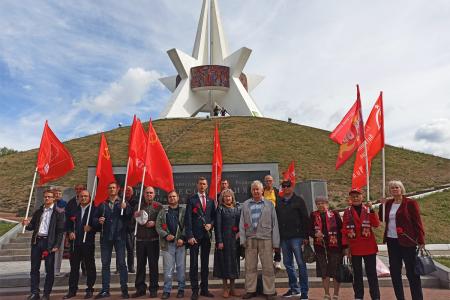 «Пусть подвиг наших дедов вдохновляет нас на новые свершения!» Коммунисты в Брянске отметили 77-ю годовщину окончания 2-й мировой войны