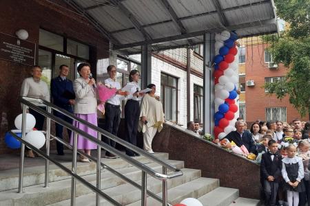 Депутат Тюменской областной Думы  Тамара Казанцева поздравила учащихся и коллектив школы №25 города Тюмени с Днем знаний