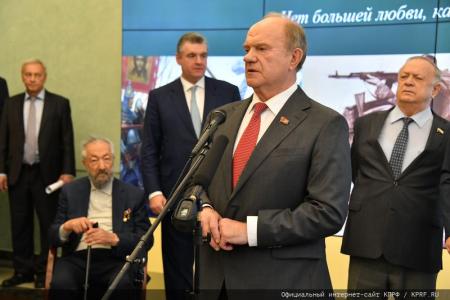 Г.А. Зюганов выступил на открывшейся в Госдуме выставке академического современного искусства «ZA нами Победа»