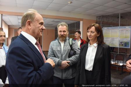Г.А. Зюганов поздравил учащихся и педагогов Нахабинской средней школы