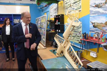 Г.А. Зюганов поздравил учащихся и педагогов Нахабинской средней школы