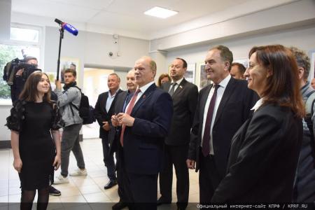 Г.А. Зюганов поздравил учащихся и педагогов Нахабинской средней школы