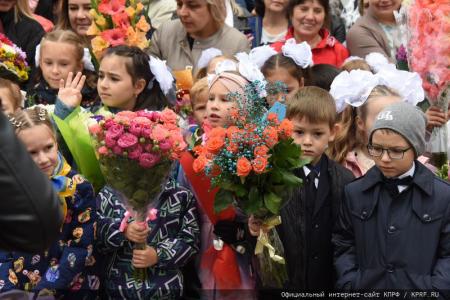 Г.А. Зюганов поздравил учащихся и педагогов Нахабинской средней школы