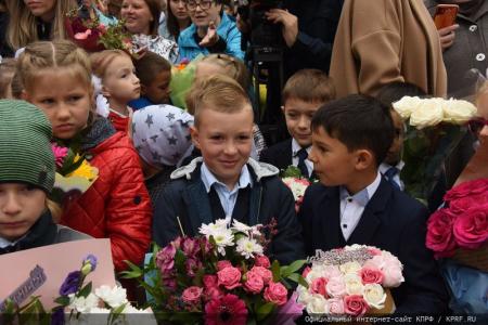 Г.А. Зюганов поздравил учащихся и педагогов Нахабинской средней школы