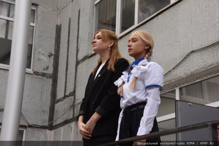 Г.А. Зюганов поздравил учащихся и педагогов Нахабинской средней школы