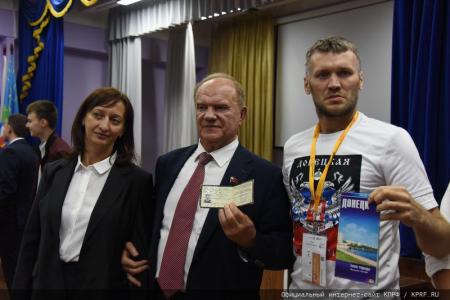 Г.А. Зюганов поздравил учащихся и педагогов Нахабинской средней школы