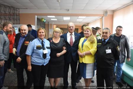 Г.А. Зюганов поздравил учащихся и педагогов Нахабинской средней школы