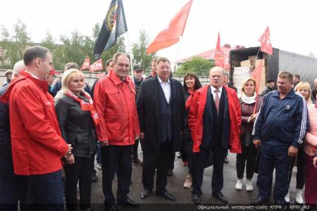 Сто первый гуманитарный конвой от КПРФ ушел на Донбасс