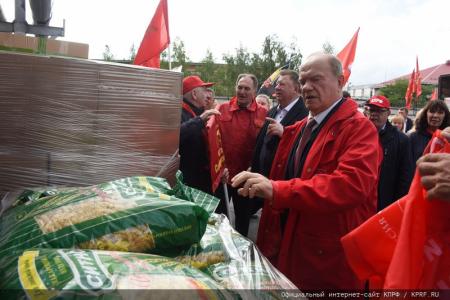 Сто первый гуманитарный конвой от КПРФ ушел на Донбасс