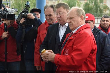 Сто первый гуманитарный конвой от КПРФ ушел на Донбасс