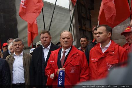 Сто первый гуманитарный конвой от КПРФ ушел на Донбасс