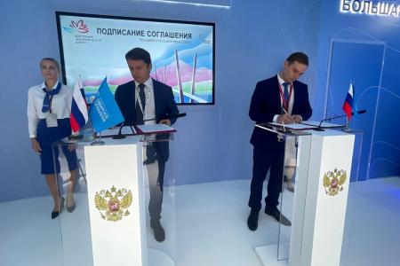 ВЭФ-2022: Глава Хакасии Валентин Коновалов подписал важные для республики соглашения об изучении нефтегазовых месторождений, о развитии цифровой и инновационной экономики региона