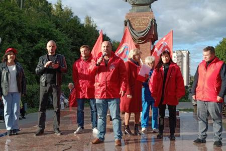 В Рязани состоялся митинг лево-патриотических сил во главе с КПРФ под лозунгом «За народного губернатора!»