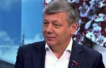 Дмитрий Новиков на Первом канале о деградации капиталистических элит и необходимости для России выстроить верные линии защиты