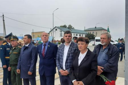 Депутаты Тюменской областной Думы Тамара Казанцева и Иван Левченко приняли участие в открытии сквера Героя Советского Союза Александра Григорьевича Филонова, уроженца Тюменской области