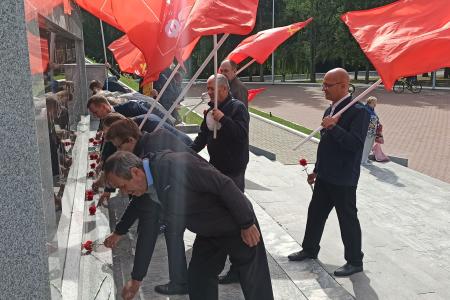 «Пусть подвиг наших дедов вдохновляет нас на новые свершения!» Коммунисты в Брянске отметили 77-ю годовщину окончания 2-й мировой войны
