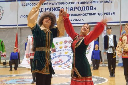 Лидер нижегородских коммунистов Владислав Егоров выступил перед участниками спортивного фестиваля «Дружба народов»