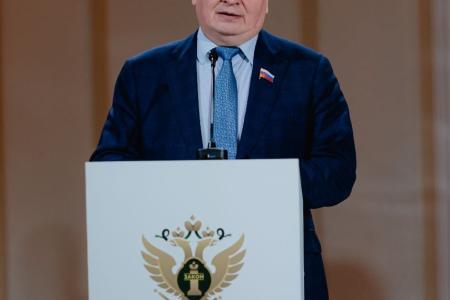 Лидер нижегородских коммунистов Владислав Егоров поздравил сотрудников Минюста с юбилеем создания ведомства